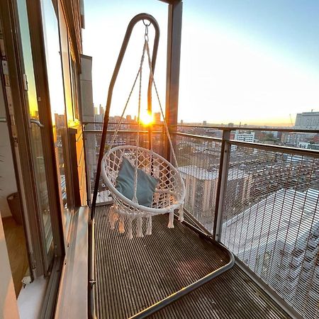 Whitechapel Two Bedroom Luxury Apartment - Free Private Parking - City Views London Luaran gambar