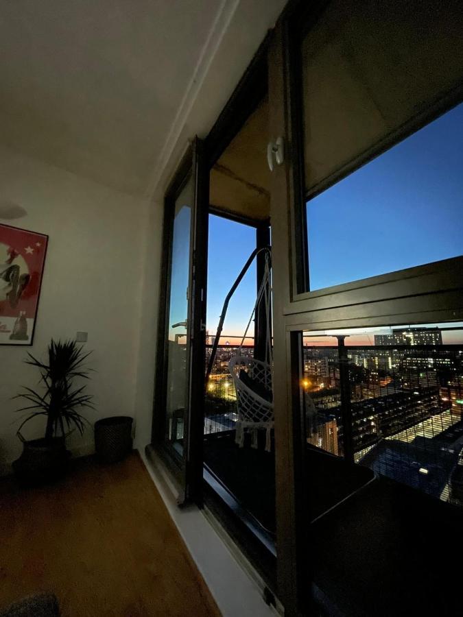 Whitechapel Two Bedroom Luxury Apartment - Free Private Parking - City Views London Luaran gambar