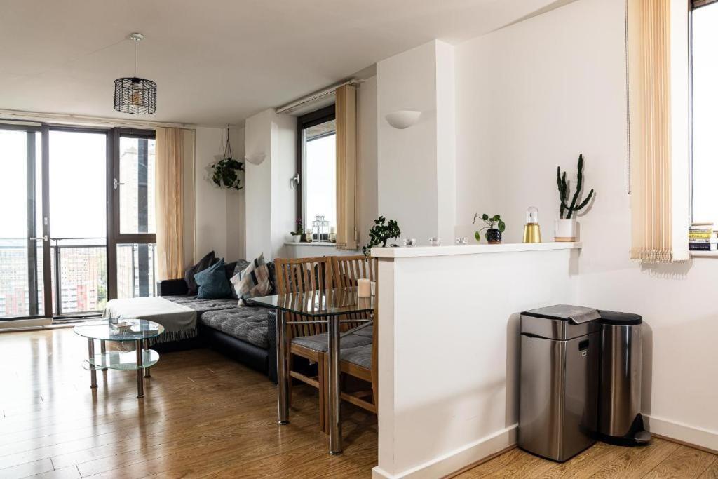 Whitechapel Two Bedroom Luxury Apartment - Free Private Parking - City Views London Luaran gambar